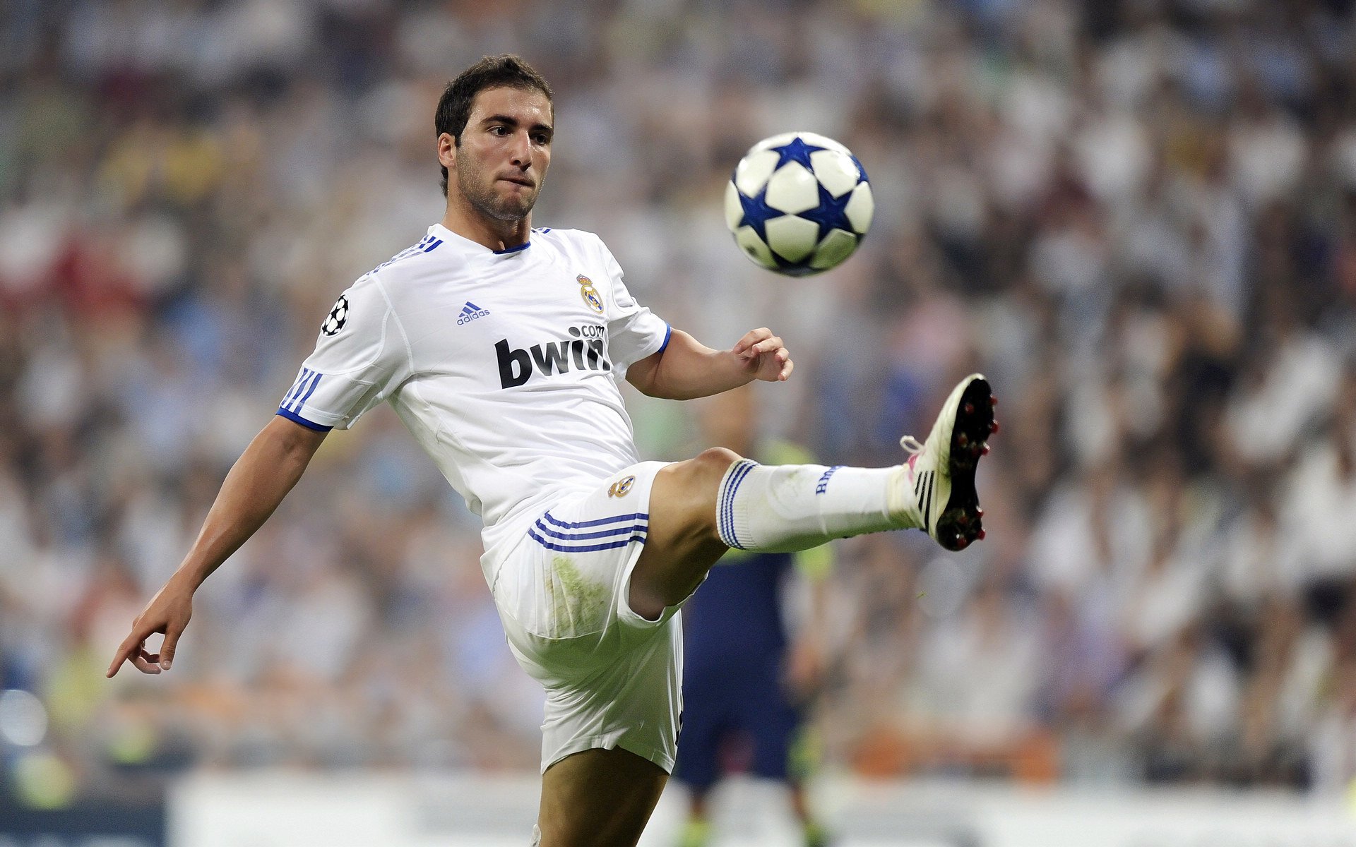 爱游戏APP-比利亚雷亚尔险胜新西兰,楚阿梅尼成为关键先生,当黄色潜水艇驶入南半球的惊涛骇浪